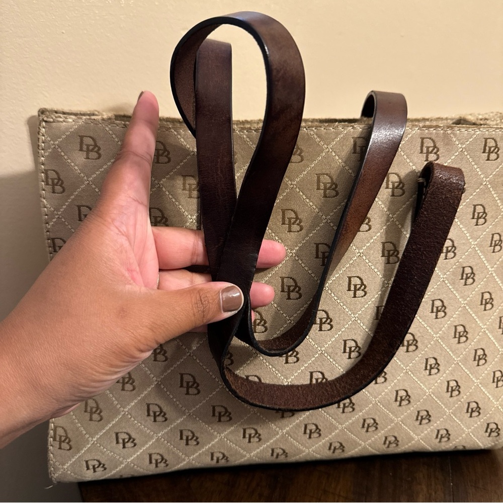 Dooney & Bourke East West Tote Signature Quilt Tan & Brown Stitching EUC - Picture 4 of 16